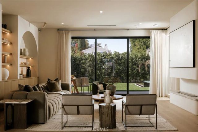 14755 Hesby Street, Sherman Oaks, CA 91403