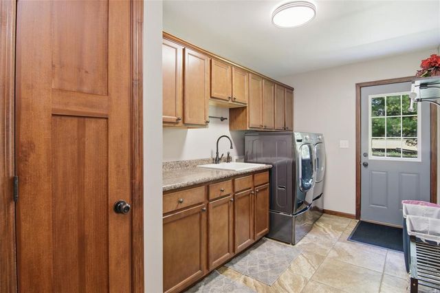 1301 Sandy Ridge Lane, Altoona, WI 54720