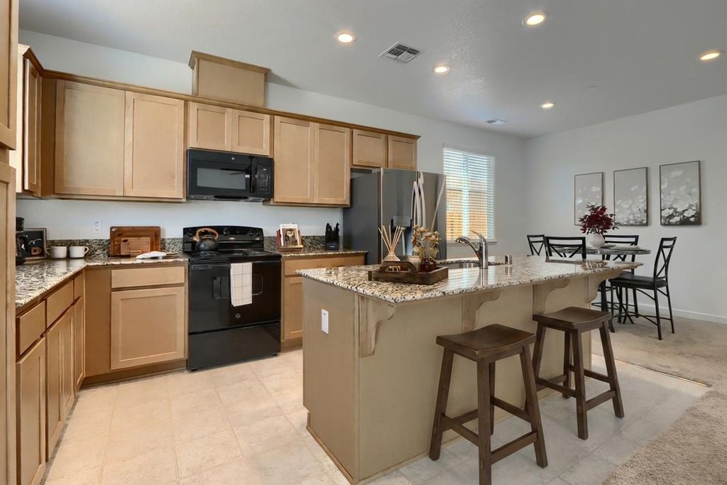 Image 10 of property listing at 726 Skyler, Merced, CA 95348