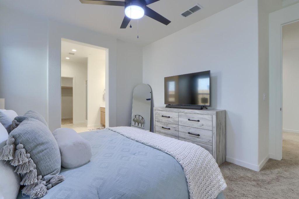 Image 15 of property listing at 726 Skyler, Merced, CA 95348