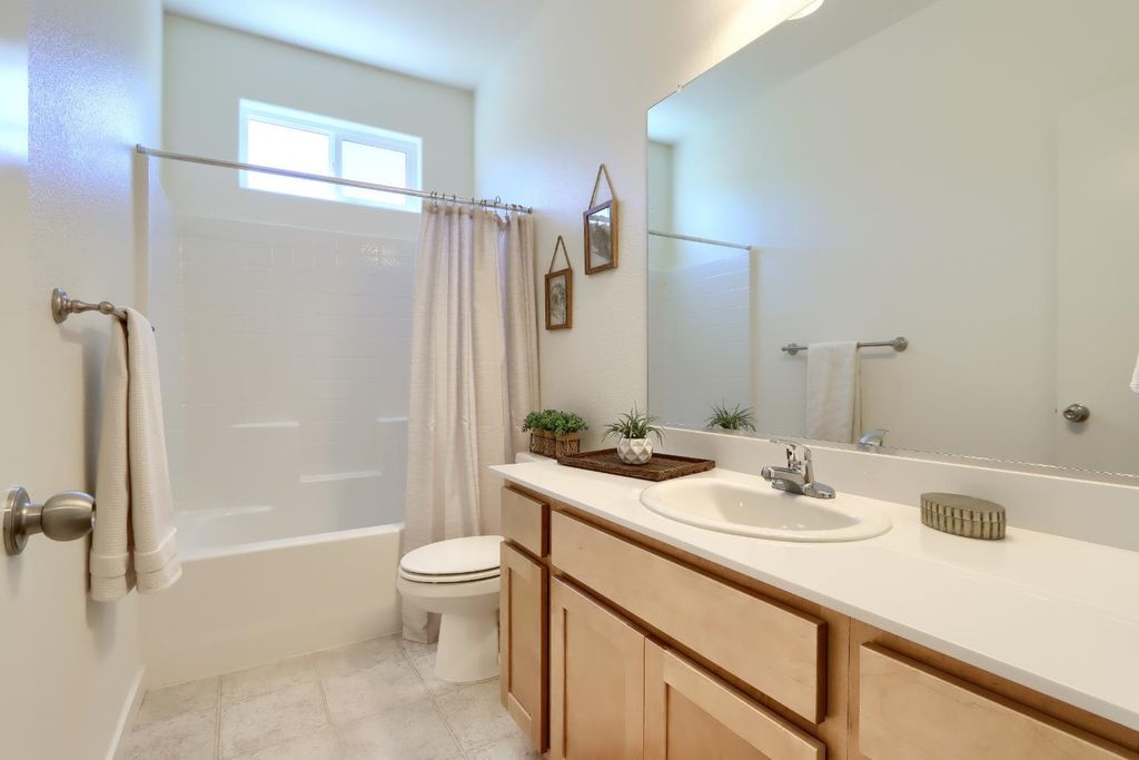 Image 24 of property listing at 726 Skyler, Merced, CA 95348