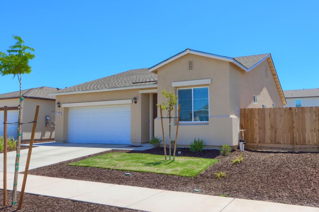 Image 3 of property listing at 726 Skyler, Merced, CA 95348
