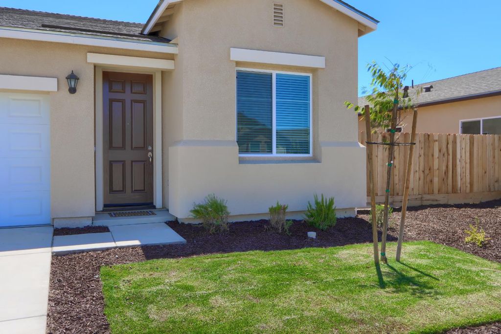 Image 4 of property listing at 726 Skyler, Merced, CA 95348
