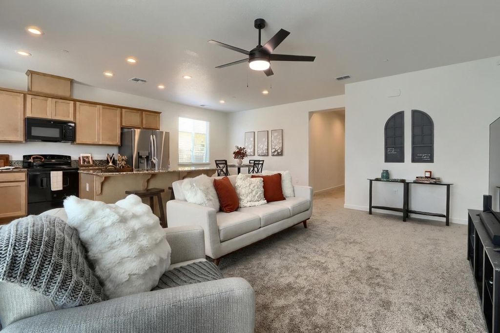 Image 5 of property listing at 726 Skyler, Merced, CA 95348