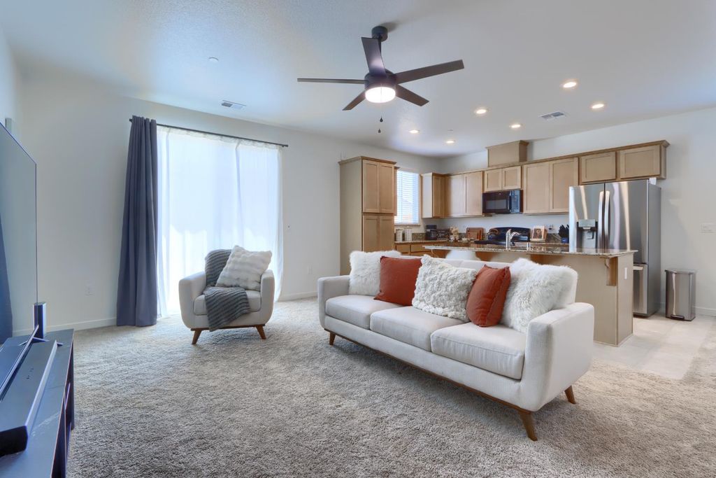 Image 6 of property listing at 726 Skyler, Merced, CA 95348