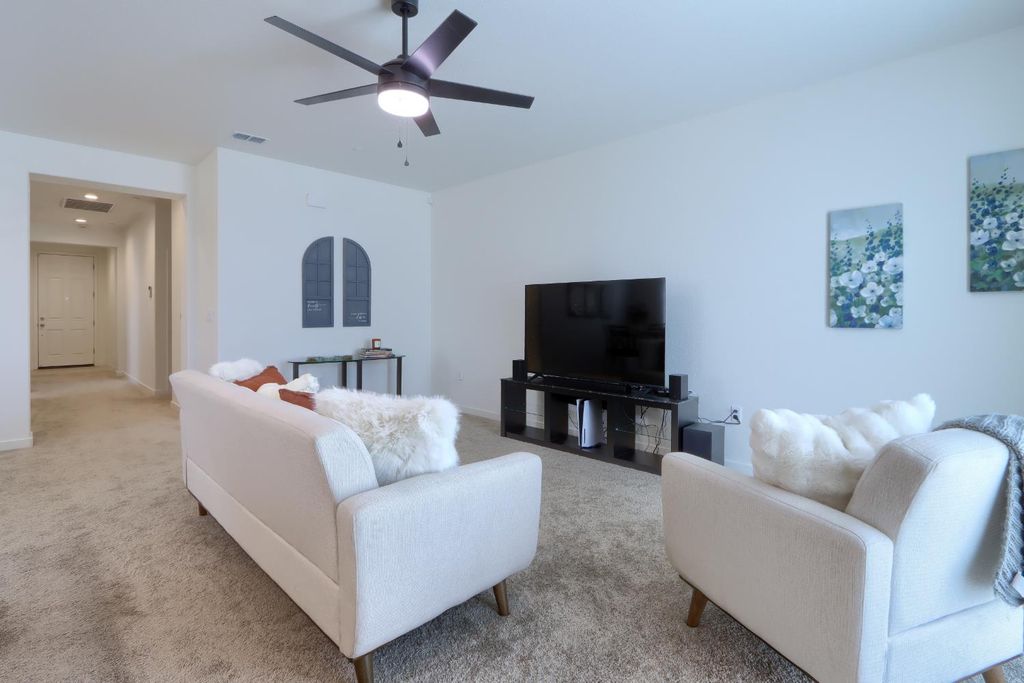 Image 7 of property listing at 726 Skyler, Merced, CA 95348