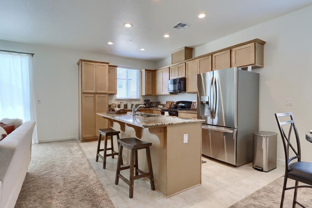 Image 9 of property listing at 726 Skyler, Merced, CA 95348
