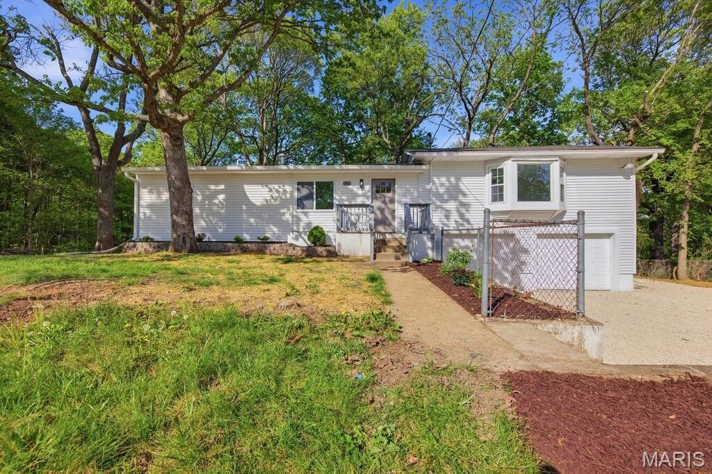Image 22 of property listing at 6230 Antire Road, High Ridge, MO 63049