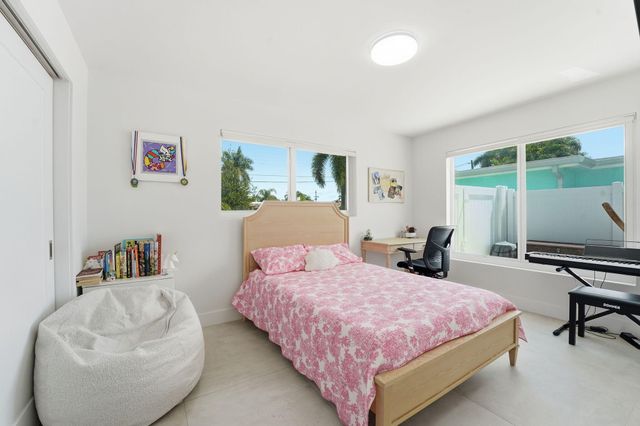 120 SE 12th Court, Pompano Beach, FL 33060