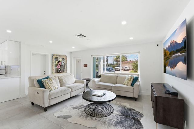 120 SE 12th Court, Pompano Beach, FL 33060