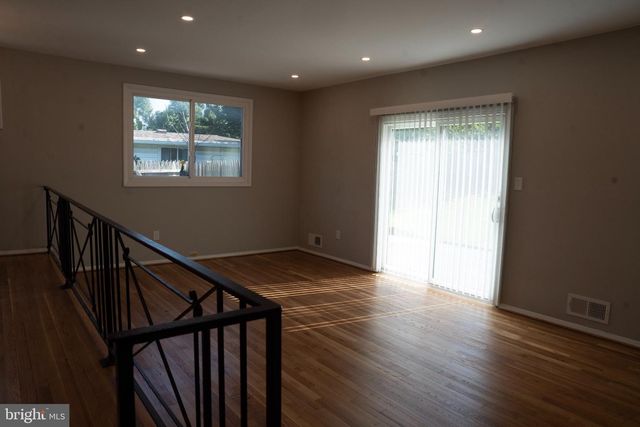 14117 LONDON LN, Rockville, MD 20853