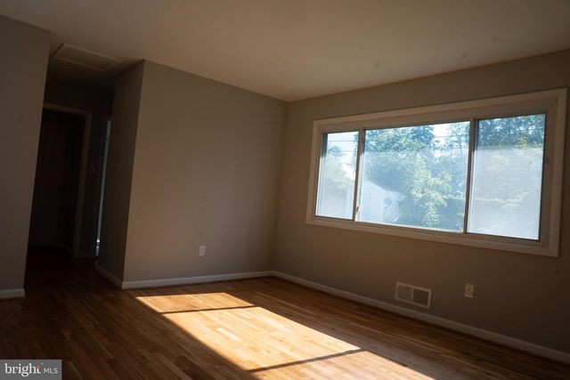 14117 LONDON LN, Rockville, MD 20853