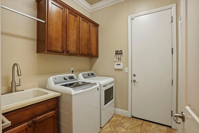 2707 Robinwood Ave, Manteca, CA 95336