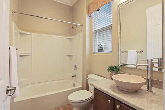 2707 Robinwood Ave, Manteca, CA 95336