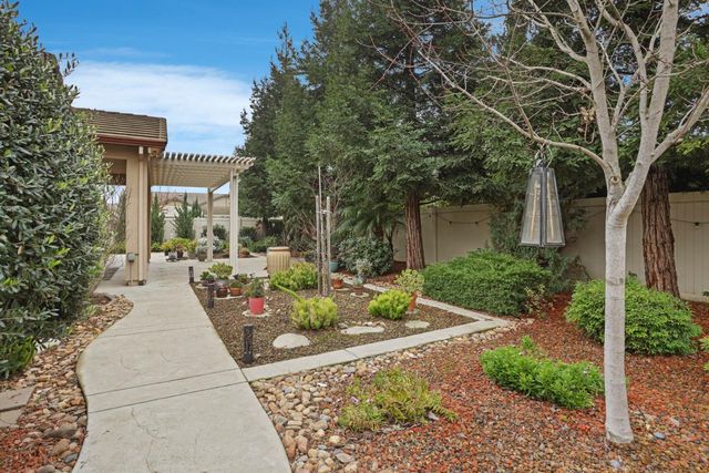 2707 Robinwood Ave, Manteca, CA 95336