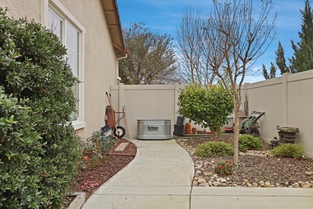 2707 Robinwood Ave, Manteca, CA 95336