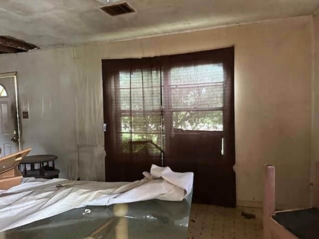 709 W Live Oak Street, Angleton, TX 77515