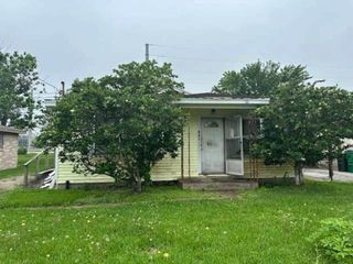 709 W Live Oak Street, Angleton, TX 77515