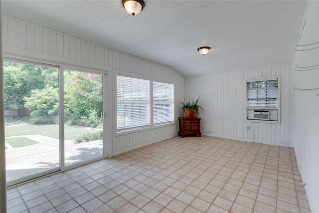 7064 Brooks Avenue, Richland Hills, TX 76118