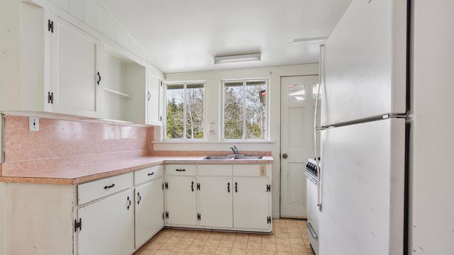 361 Park Avenue, Defuniak Springs, FL 32435