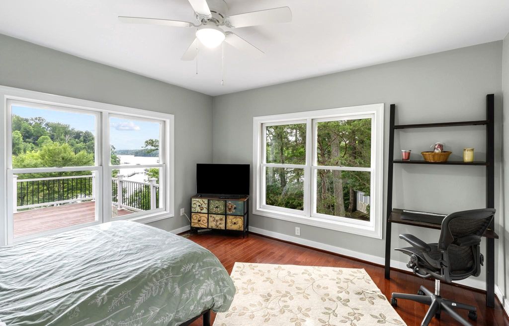 Image 14 of property listing at 575 LAUREL RD, Riva, MD 21140