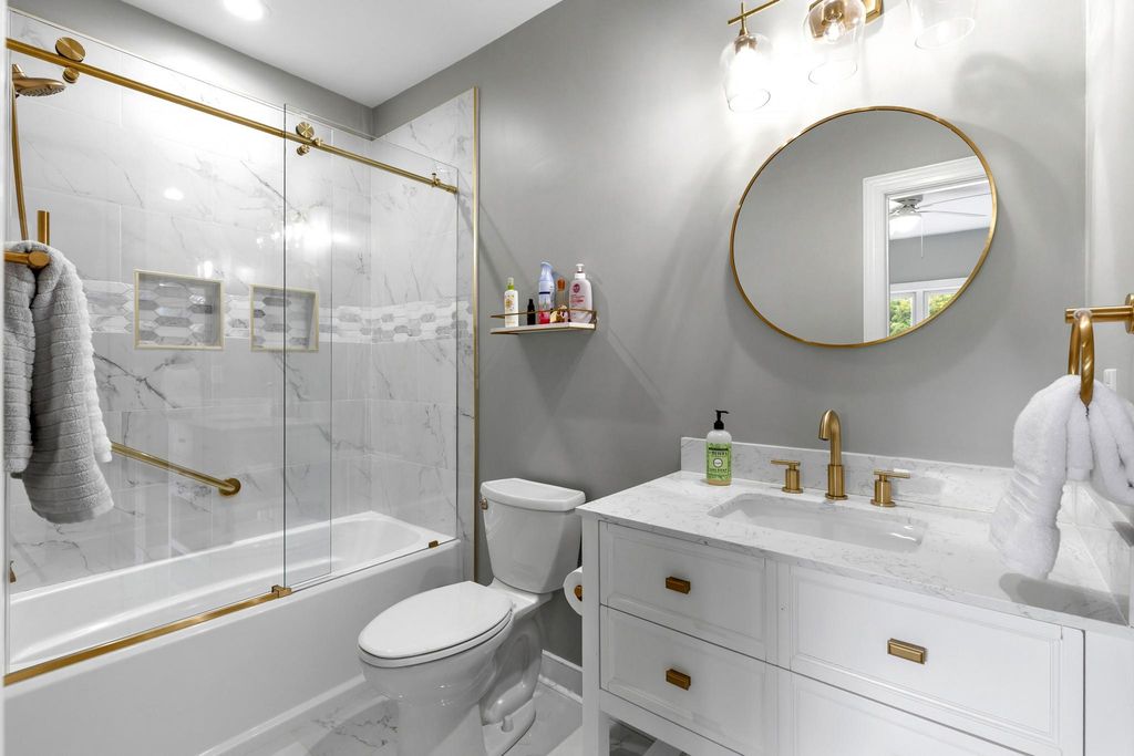 Image 15 of property listing at 575 LAUREL RD, Riva, MD 21140
