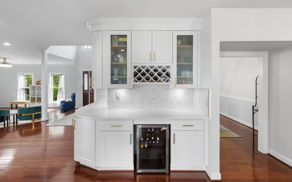 Image 16 of property listing at 575 LAUREL RD, Riva, MD 21140