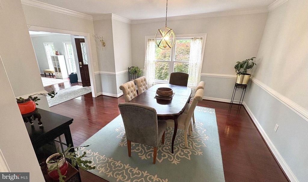 Image 19 of property listing at 575 LAUREL RD, Riva, MD 21140