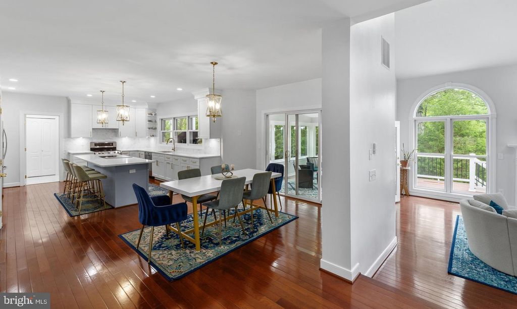 Image 20 of property listing at 575 LAUREL RD, Riva, MD 21140