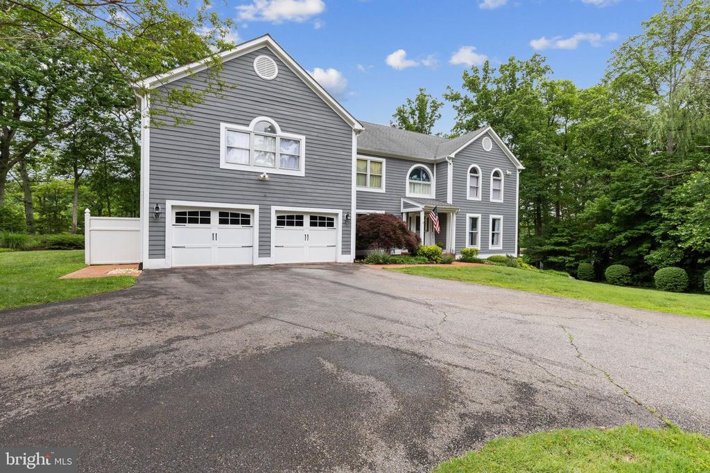 Image 3 of property listing at 575 LAUREL RD, Riva, MD 21140