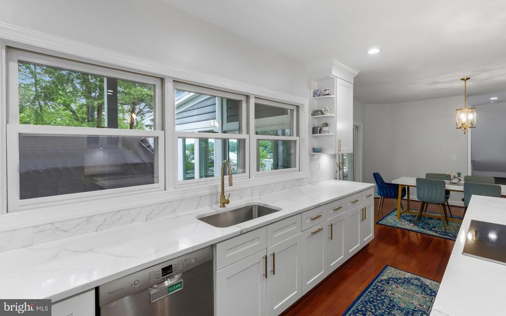 Image 26 of property listing at 575 LAUREL RD, Riva, MD 21140