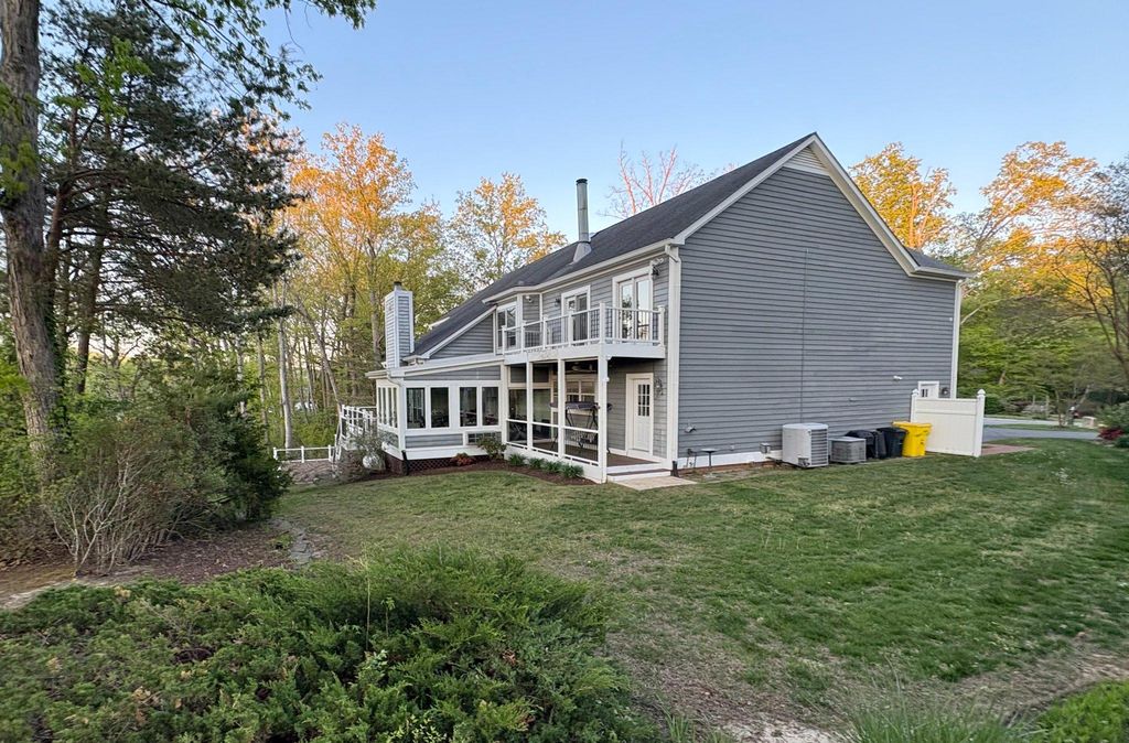 Image 4 of property listing at 575 LAUREL RD, Riva, MD 21140