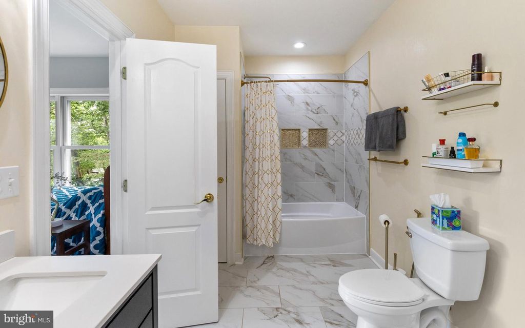 Image 32 of property listing at 575 LAUREL RD, Riva, MD 21140