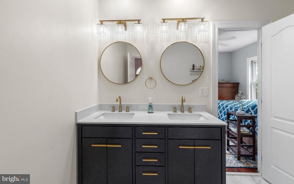 Image 33 of property listing at 575 LAUREL RD, Riva, MD 21140