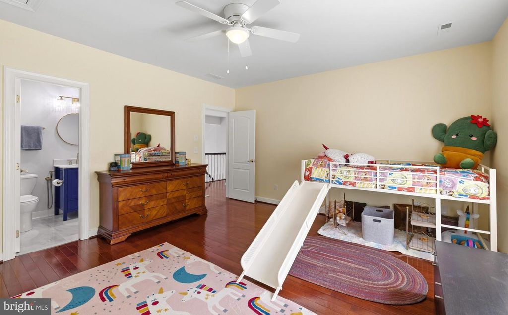 Image 39 of property listing at 575 LAUREL RD, Riva, MD 21140