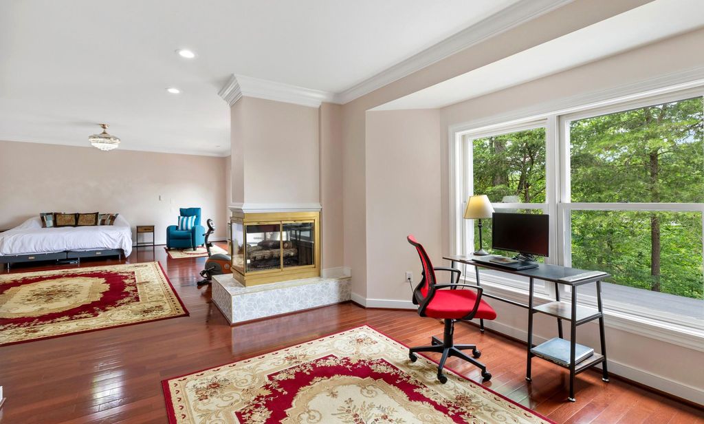 Image 40 of property listing at 575 LAUREL RD, Riva, MD 21140