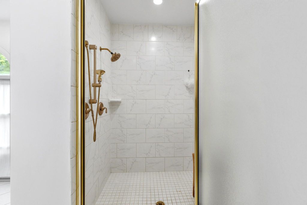 Image 48 of property listing at 575 LAUREL RD, Riva, MD 21140