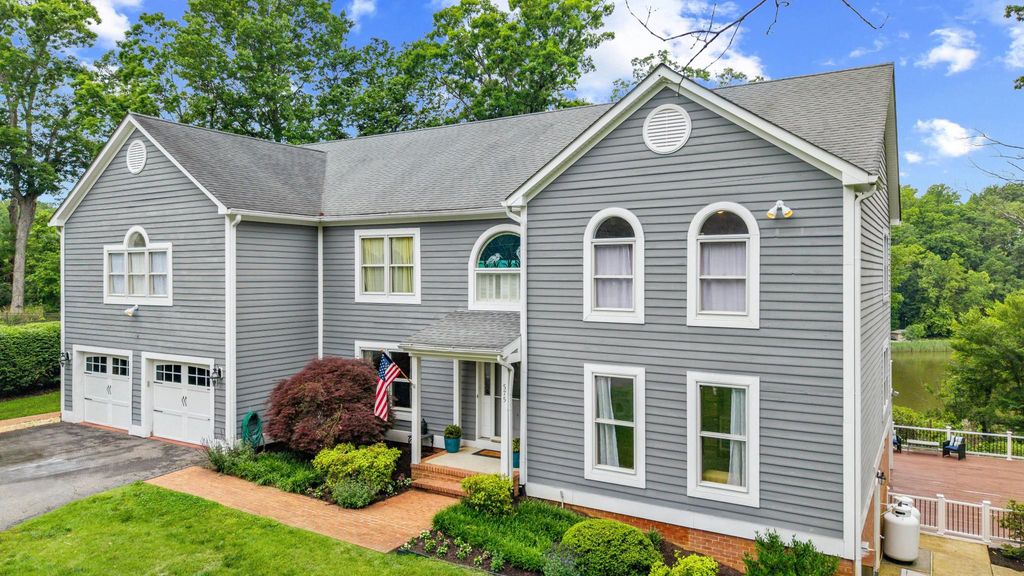 Image 6 of property listing at 575 LAUREL RD, Riva, MD 21140