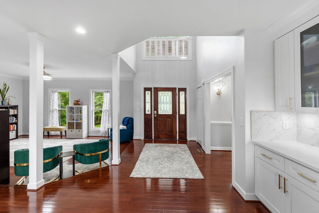 Image 7 of property listing at 575 LAUREL RD, Riva, MD 21140