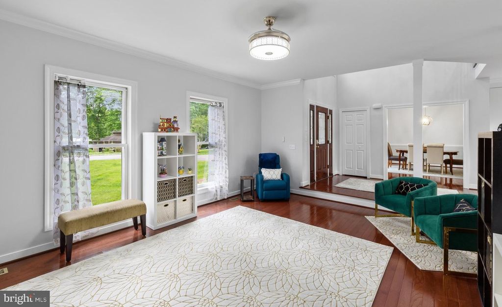 Image 9 of property listing at 575 LAUREL RD, Riva, MD 21140