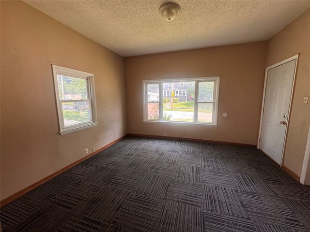 902 24th Street, Des Moines, IA 50312