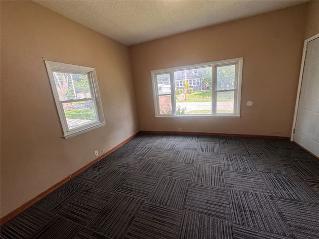 902 24th Street, Des Moines, IA 50312