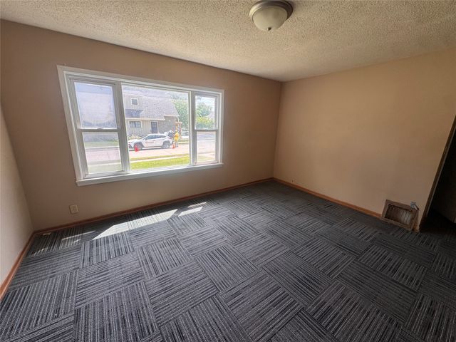 902 24th Street, Des Moines, IA 50312