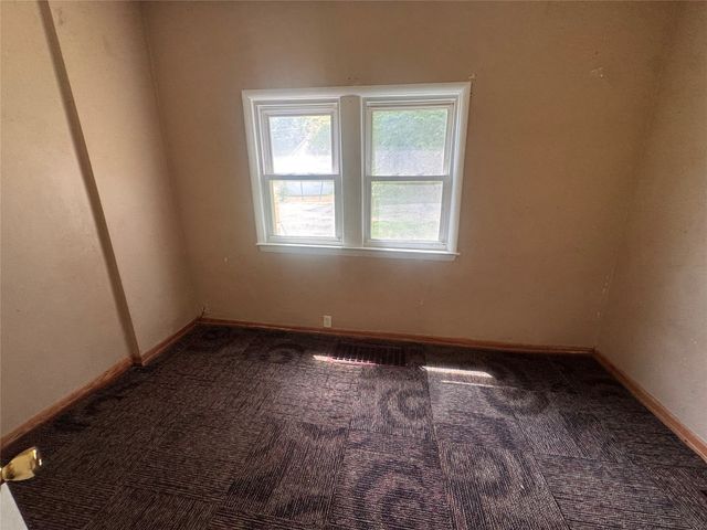 902 24th Street, Des Moines, IA 50312