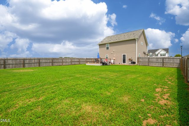 75 Falling Leaf Lane, Benson, NC 27504