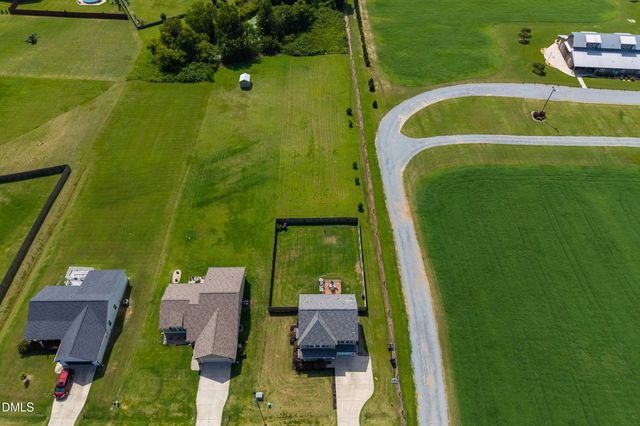 75 Falling Leaf Lane, Benson, NC 27504