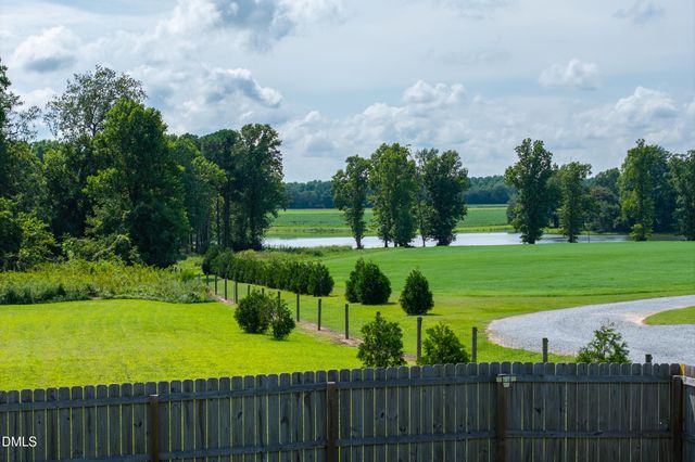 75 Falling Leaf Lane, Benson, NC 27504