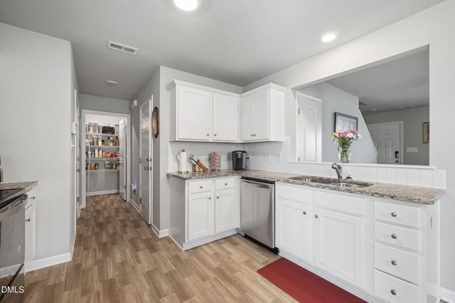 75 Falling Leaf Lane, Benson, NC 27504