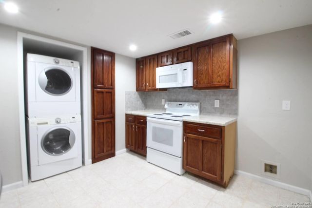 14122 Churchill Estates Blvd Apt 1602, San Antonio, TX 78248