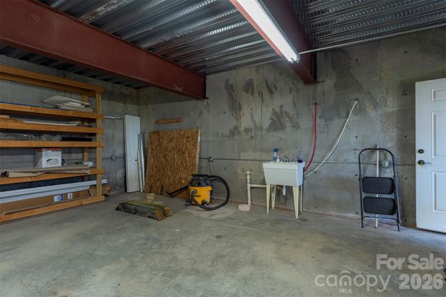 301 Oak Winds Drive, Old Fort, NC 28762